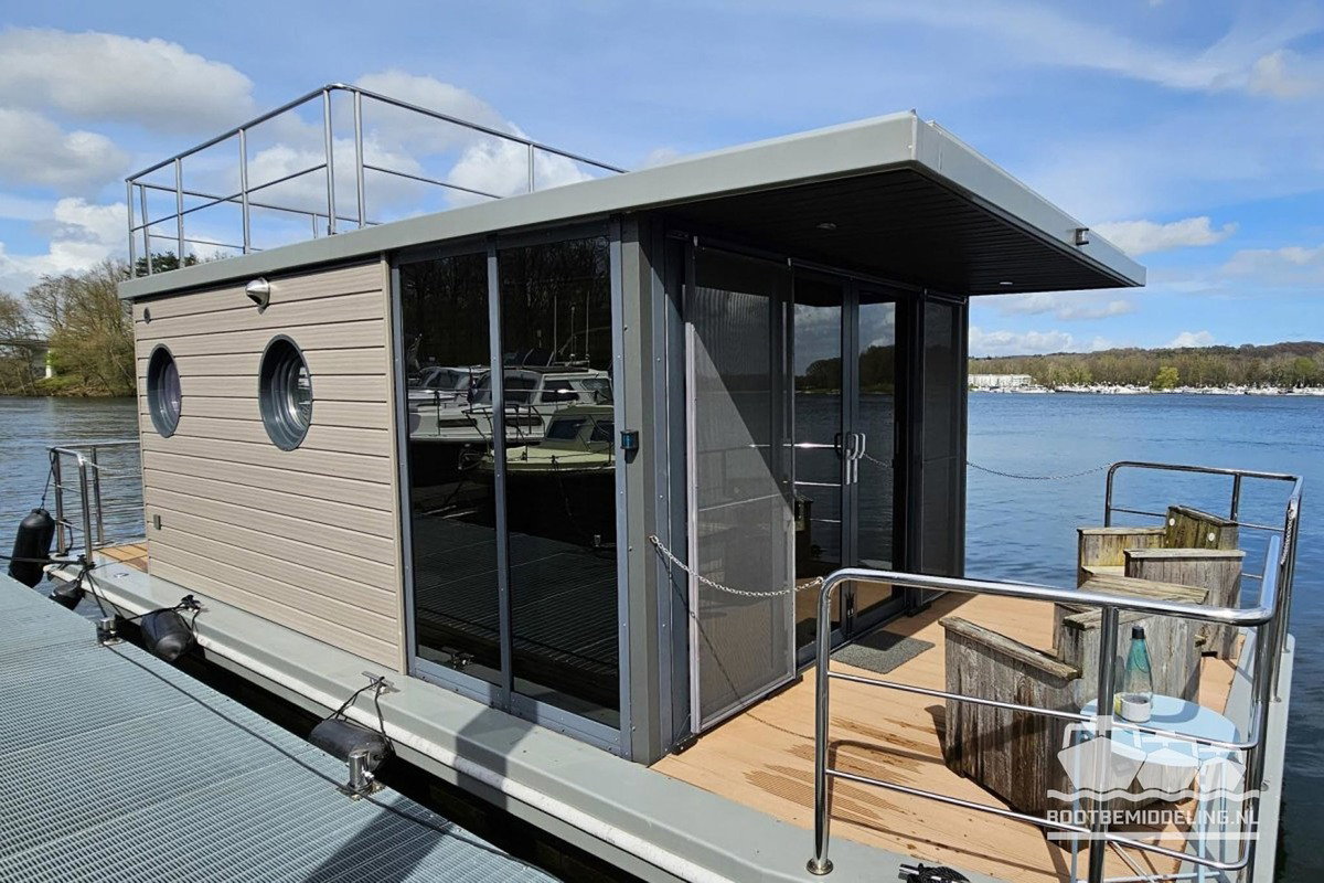 SL Houseboats La Mare