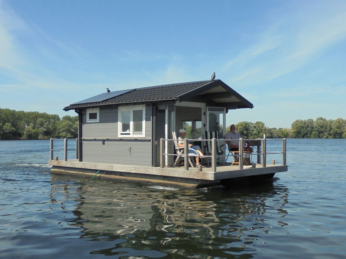 Houseboat Pontoonboat