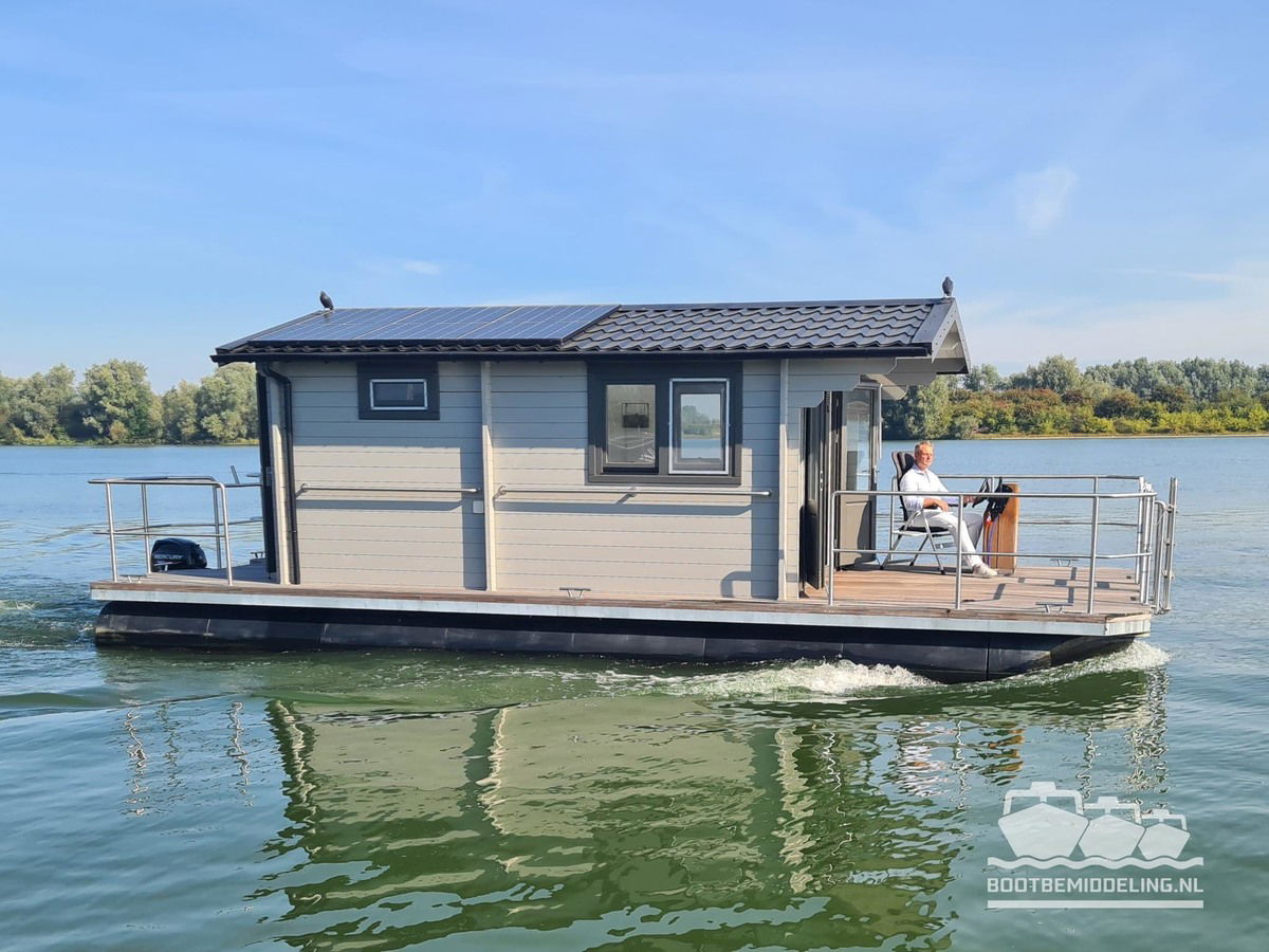 Pontoonboat / Houseboat 10.00